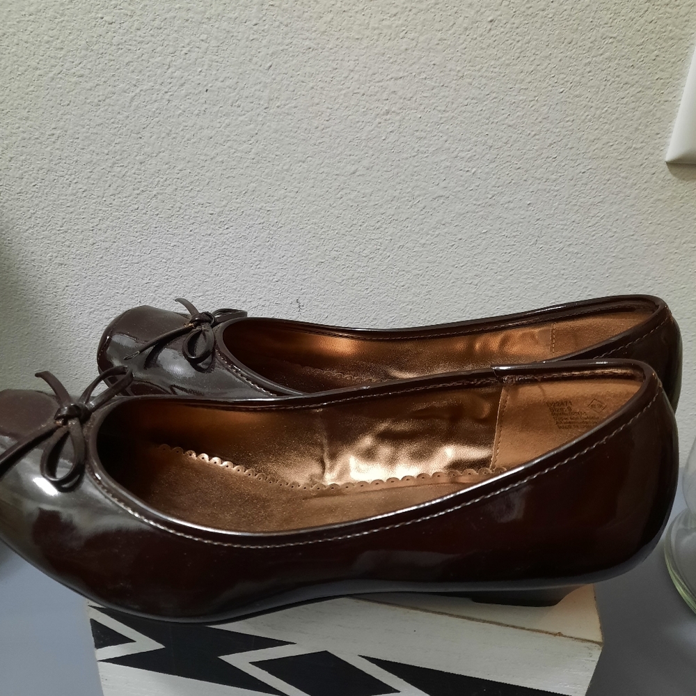 Shoes - Picture 3 of 7